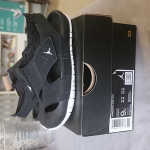 Jordan flare toddler size 9 black and white